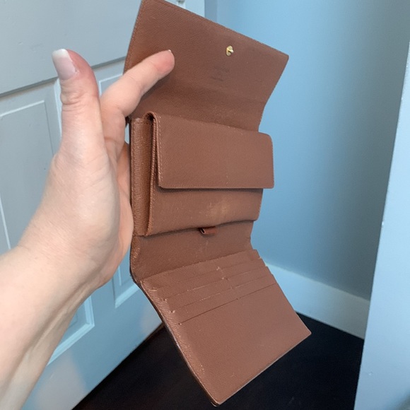 2011 authentic Louis Vuitton international wallet - poor edges and corners - Picture 9 of 16